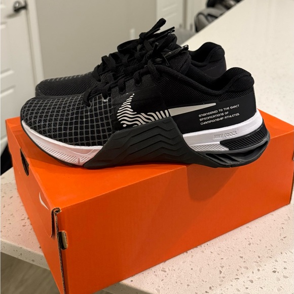 Nike Metcon 8 - Picture 2 of 5
